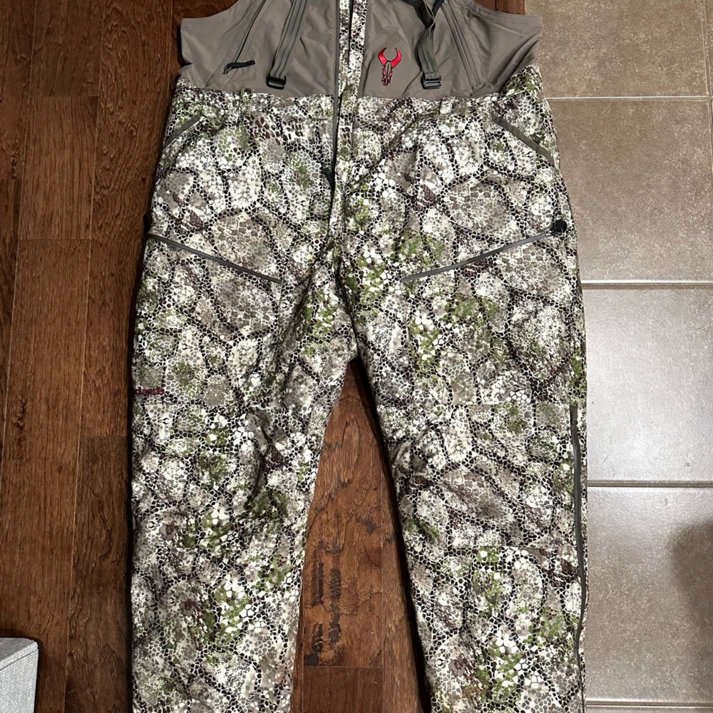 Badlands pyre hunting bib